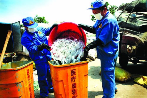 医疗垃圾流向黑作坊制成塑料制品